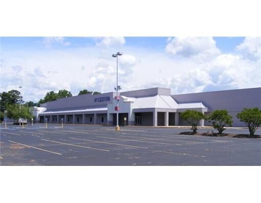 More Photos Of 2800 S MacArthur Dr, Alexandria Light Distribution For Lease