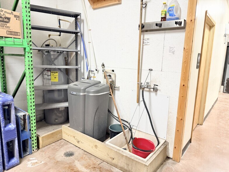 More Photos Of 302 S Broadway St, Jamesport General Retail For Sale