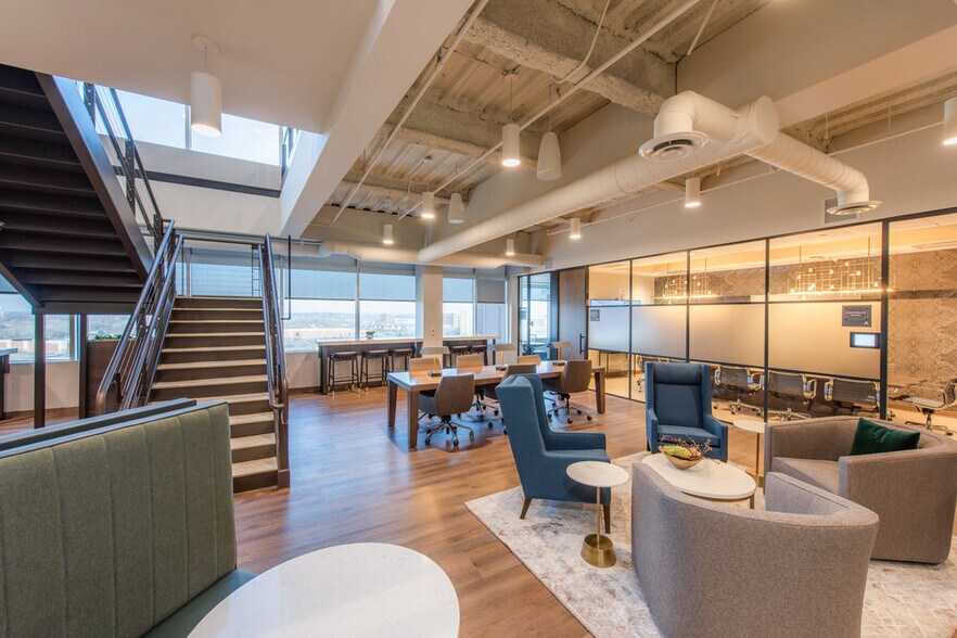 More Photos Of 225 S Dixie Hwy, Coral Gables Coworking Space