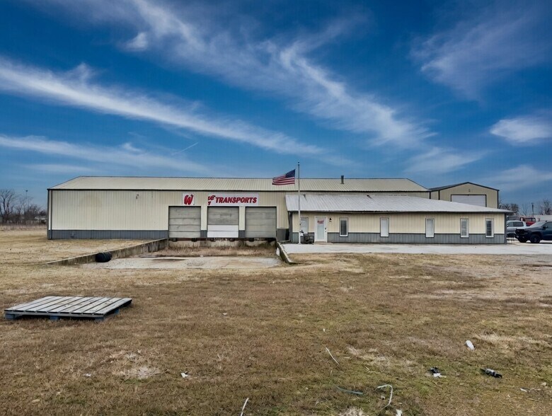 More Photos Of 328 S Interstate Dr, Sikeston Industrial For Lease