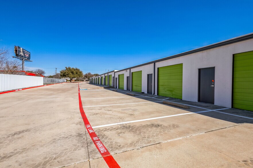 More Photos Of 4412-4414 Southwest Blvd, Fort Worth Unknown For Lease