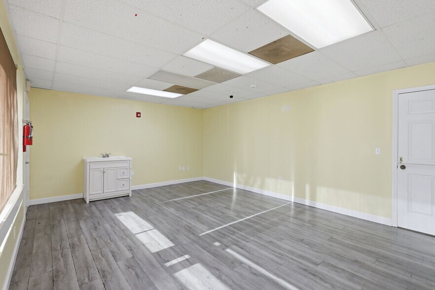 More Photos Of 346 N Volusia Ave, Orange City Office For Lease