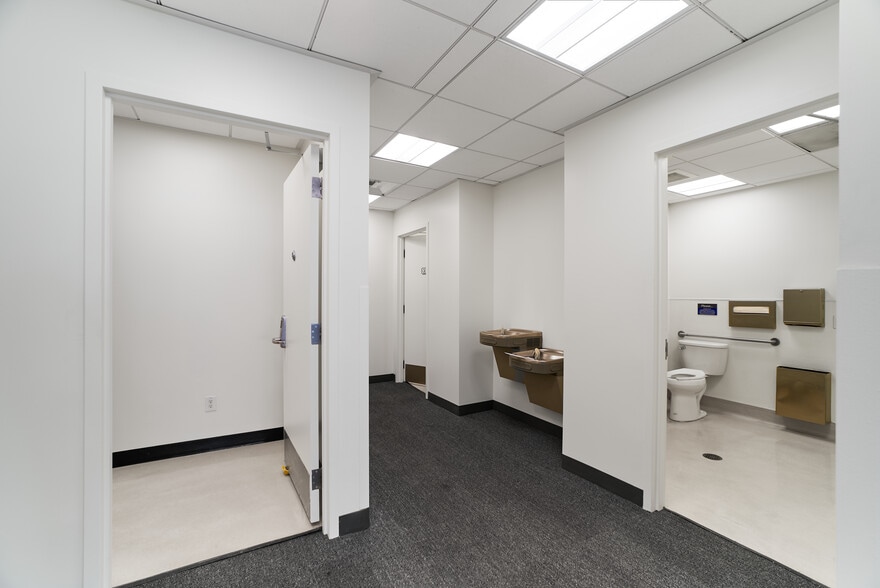 More Photos Of 108 W 3rd St, Long Beach Restaurant For Lease