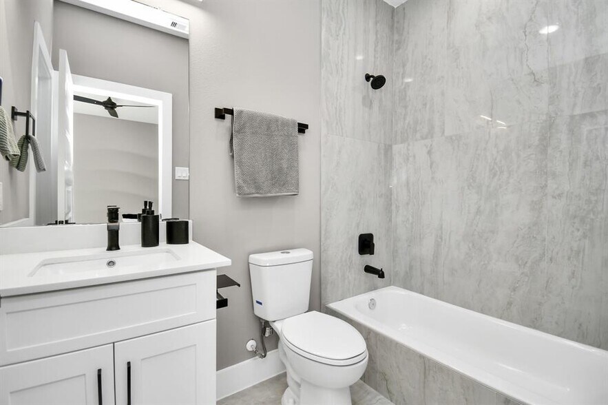 More Photos Of 316 Thornton Rd, Houston Apartments For Sale