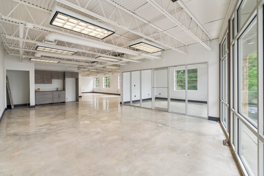 More Photos Of 5502 Peachtree Rd, Chamblee Storefront Retail Office For Lease