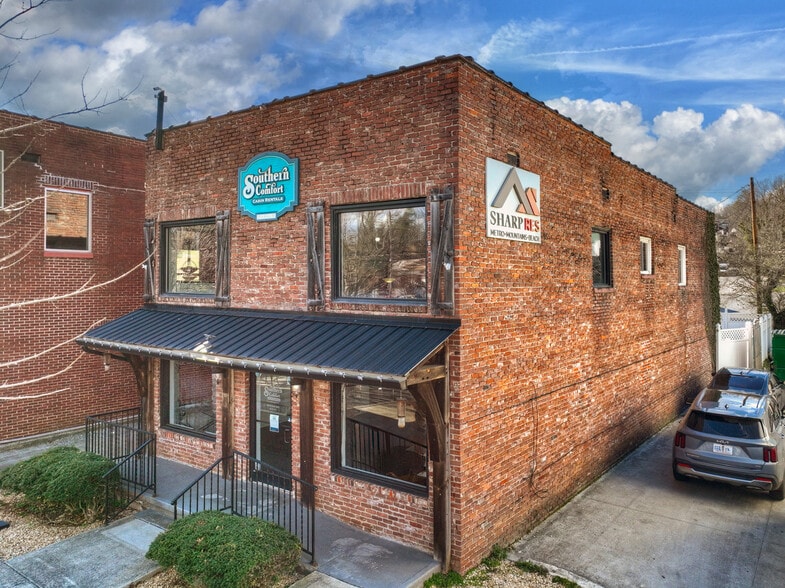 More Photos Of 240 W Main St, Blue Ridge Office For Sale