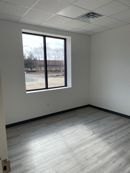 More Photos Of 3217 Pennington Drive, Wilmington Flex For Lease