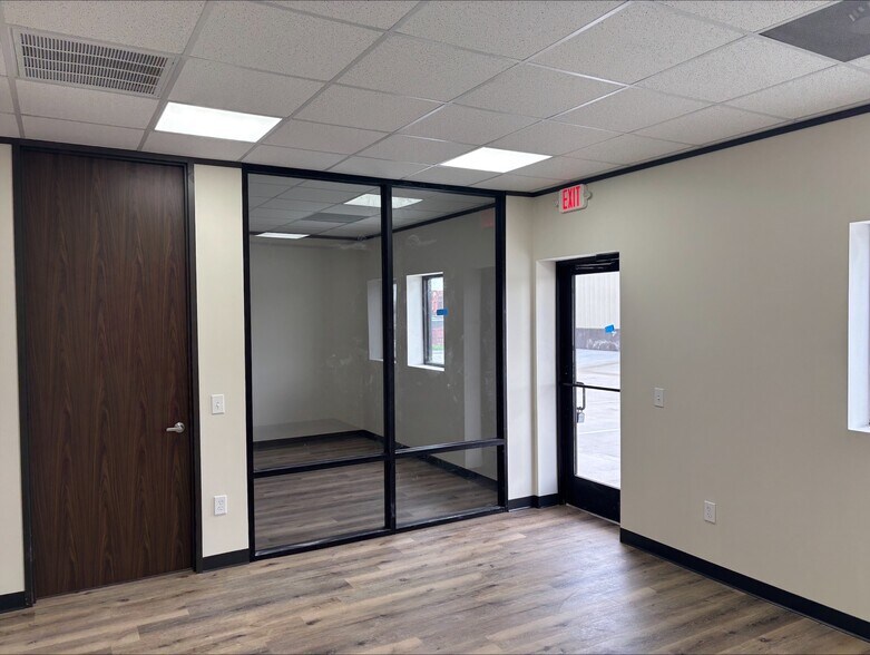 More Photos Of 1850 W Henderson Rd, Angleton Unknown For Lease