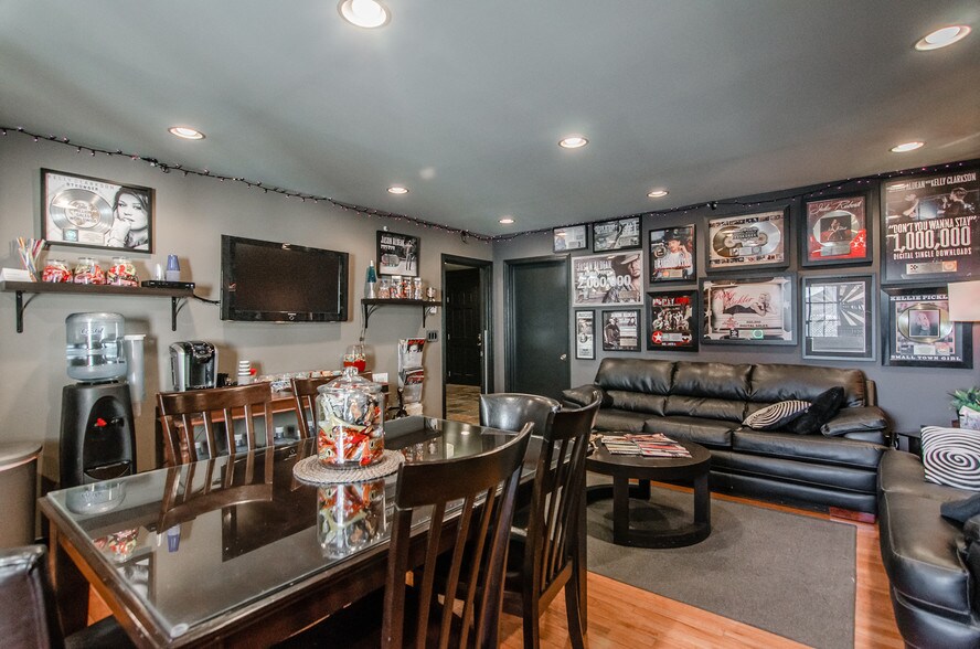 More Photos Of 2714 Westwood Dr, Nashville Office Residential For Lease