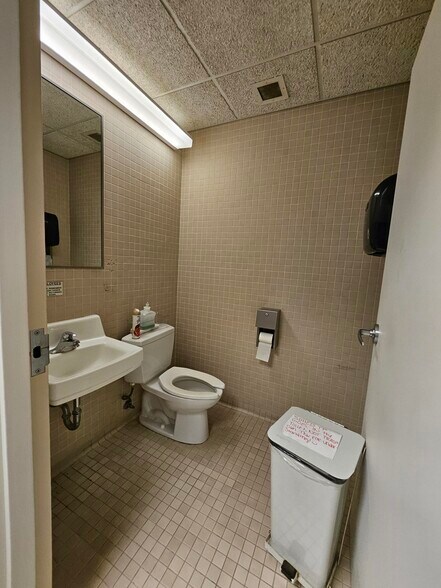 More Photos Of 1120 Professional Blvd, Evansville Office For Sale
