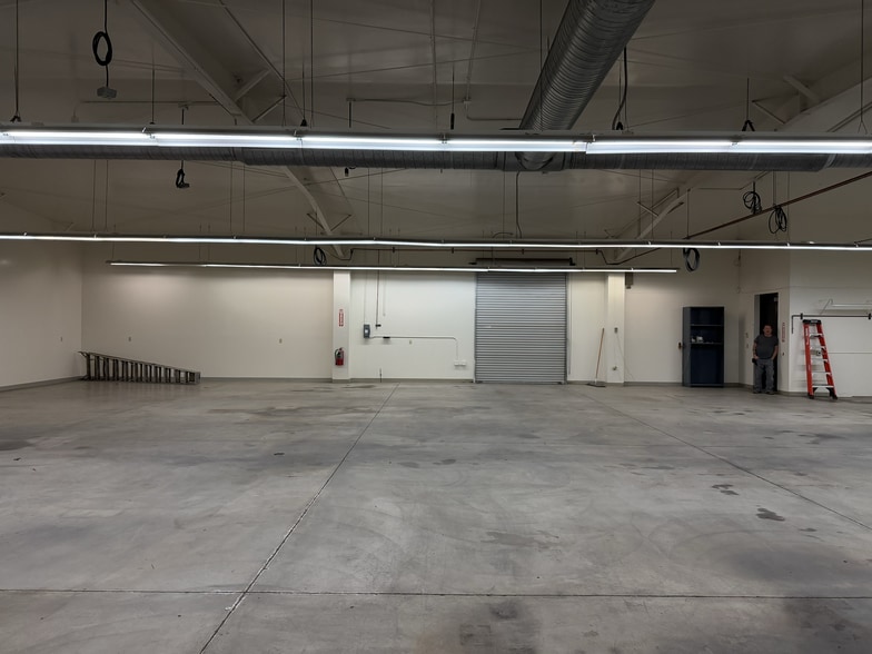 More Photos Of 552 Hi Tech Pky, Oakdale Warehouse For Sale