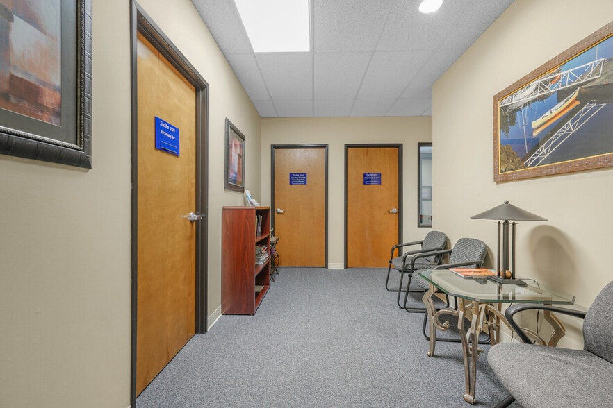 More Photos Of 9407 NE Vancouver Mall Dr, Vancouver Medical For Sale