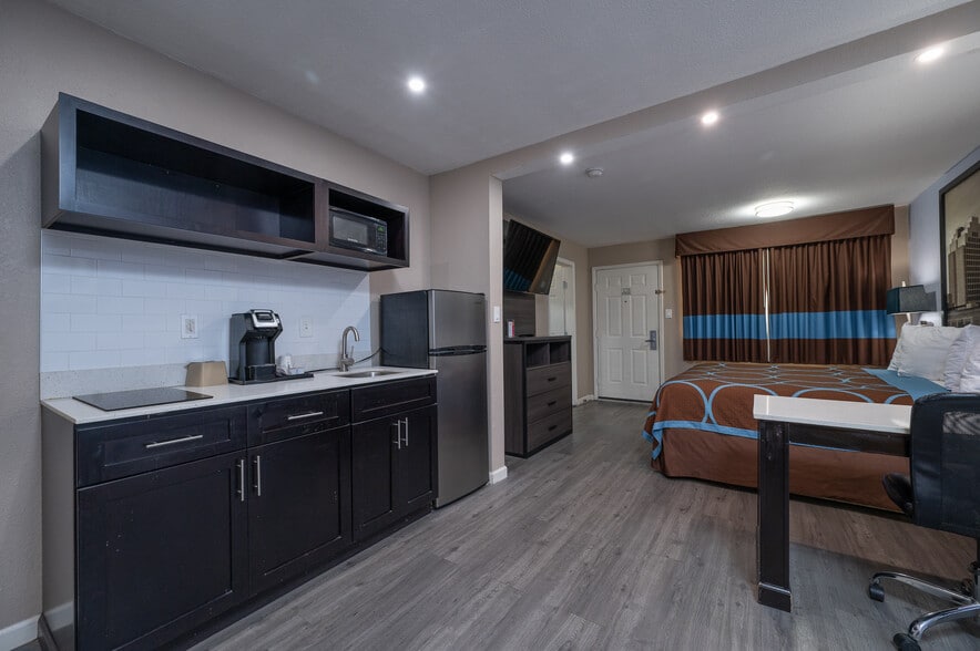 More Photos Of 11217 Ih 37, Corpus Christi Hotel For Sale