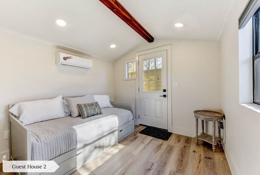 More Photos Of 7002 Whispering Oaks Dr, Austin Specialty For Sale