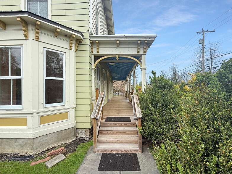 More Photos Of 2321-2325 NY-9D, Wappingers Falls Flex For Sale
