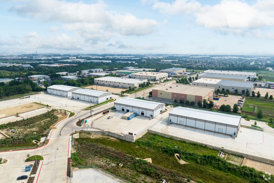 More Photos Of 4437 Supply Ct, Austin Unknown For Lease