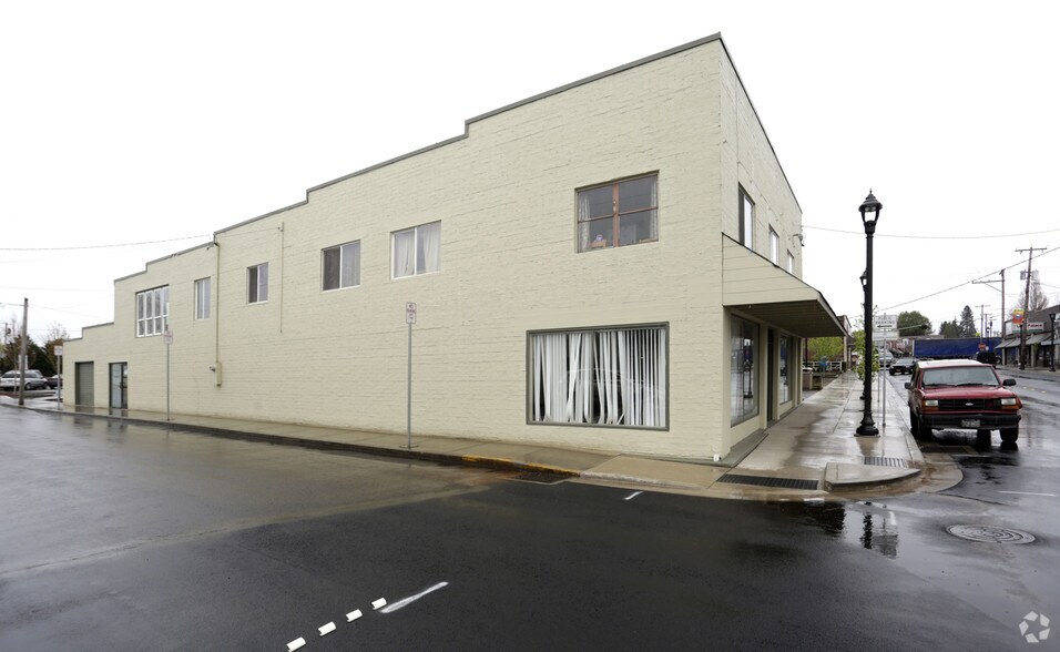 More Photos Of 108 Ross St, Molalla General Retail For Lease