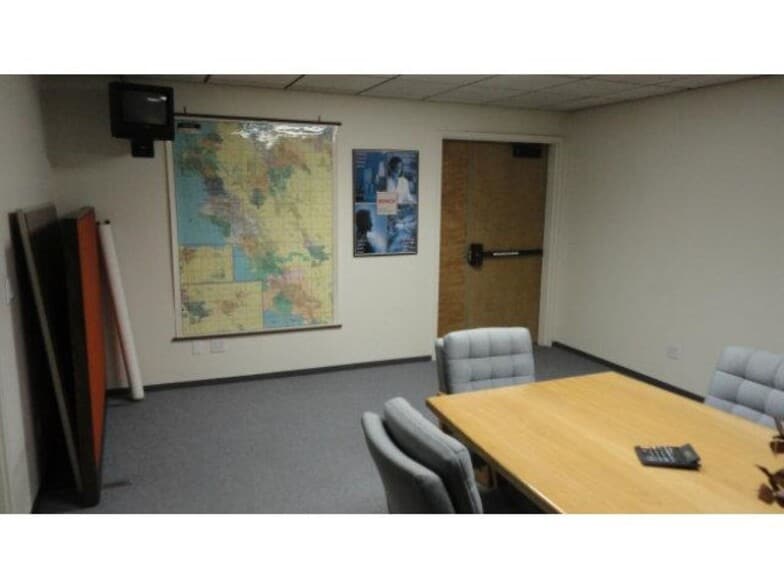 More Photos Of 1009 S Claremont St, San Mateo Showroom For Lease