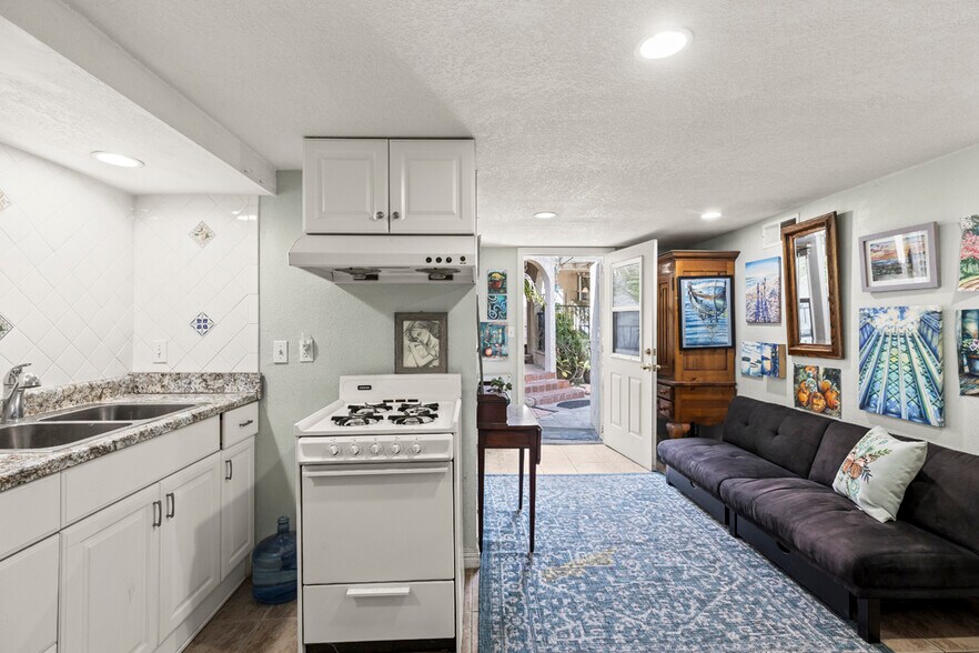 More Photos Of 906 E Commonwealth Ave, Fullerton Storefront For Sale