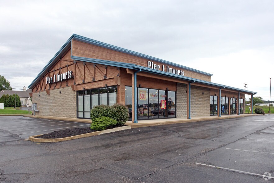 More Photos Of 2015 Schorrway Dr NW, Lancaster Freestanding For Lease