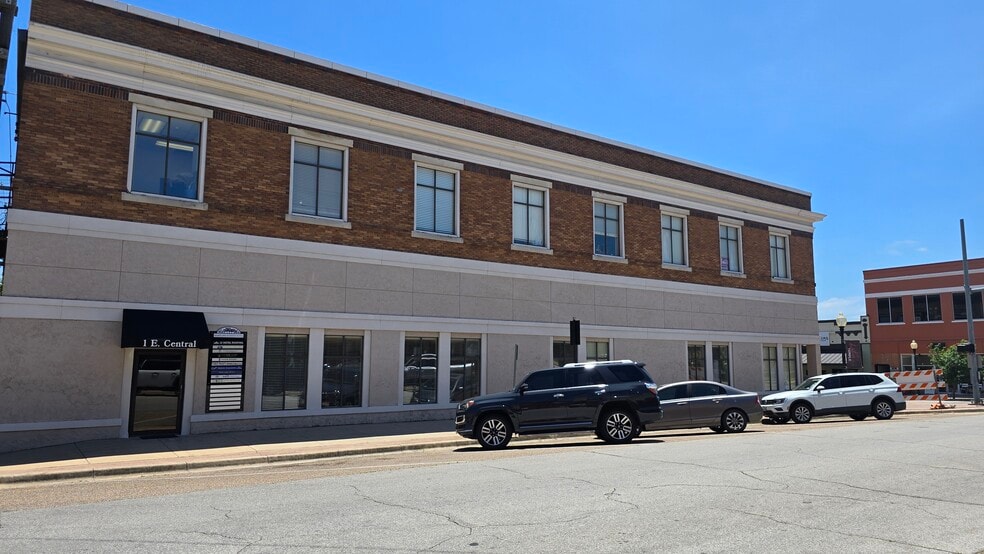 More Photos Of 1 E Central Ave, Temple Office For Lease