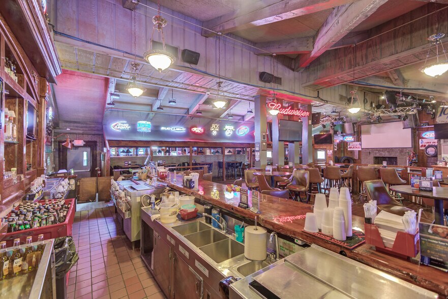More Photos Of 2166 Highpoint Rd, Snellville Bar For Lease