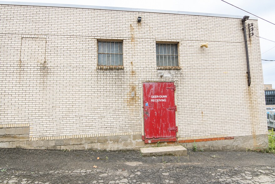 More Photos Of 309 Prendergast Ave, Jamestown Flex For Sale