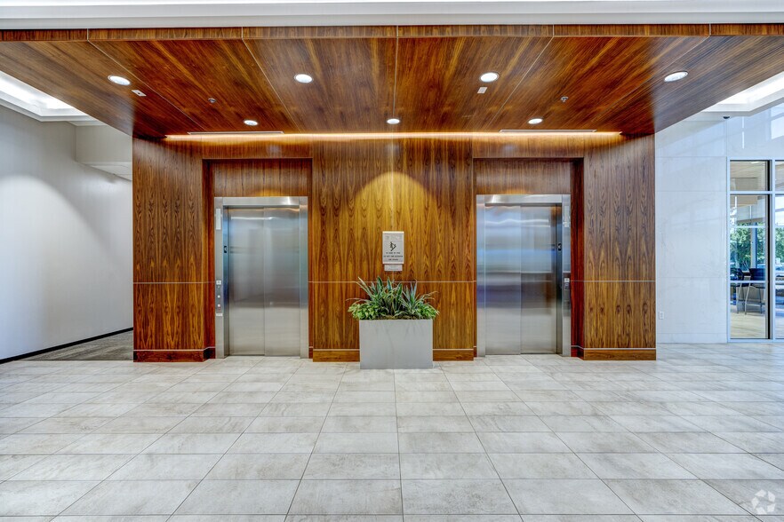 More Photos Of 18211 Katy Fwy, Houston Office For Lease