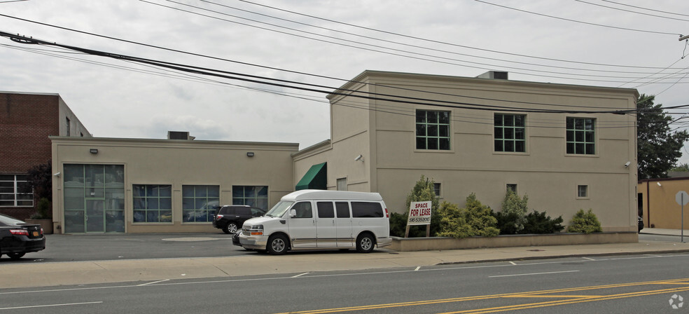 Primary Photo Of 115-117 Herricks Rd, New Hyde Park Warehouse For Lease