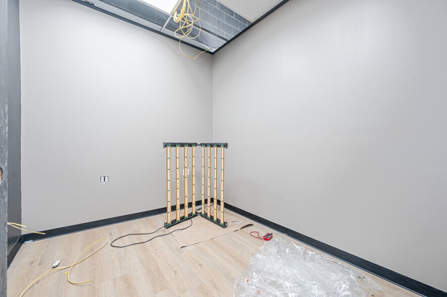 More Photos Of 1508-1574 N Mitchell St, Cadillac General Retail For Sale