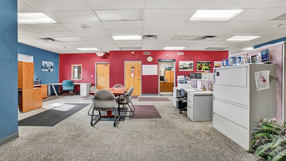 More Photos Of 961 N Main St, Mansfield Warehouse For Lease