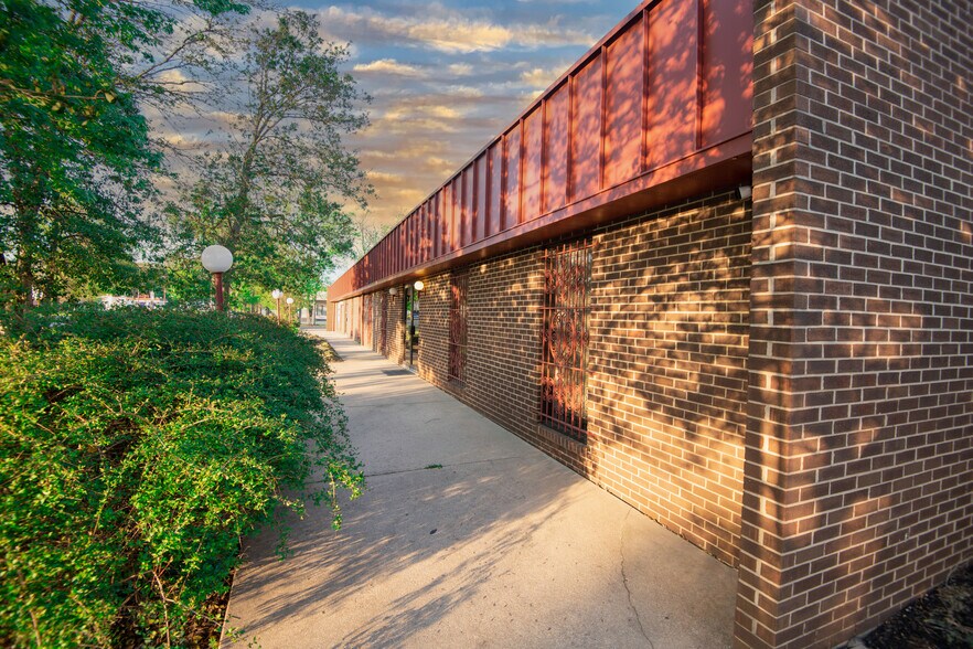 More Photos Of 1 Post Office Rd, Waldorf Medical For Lease