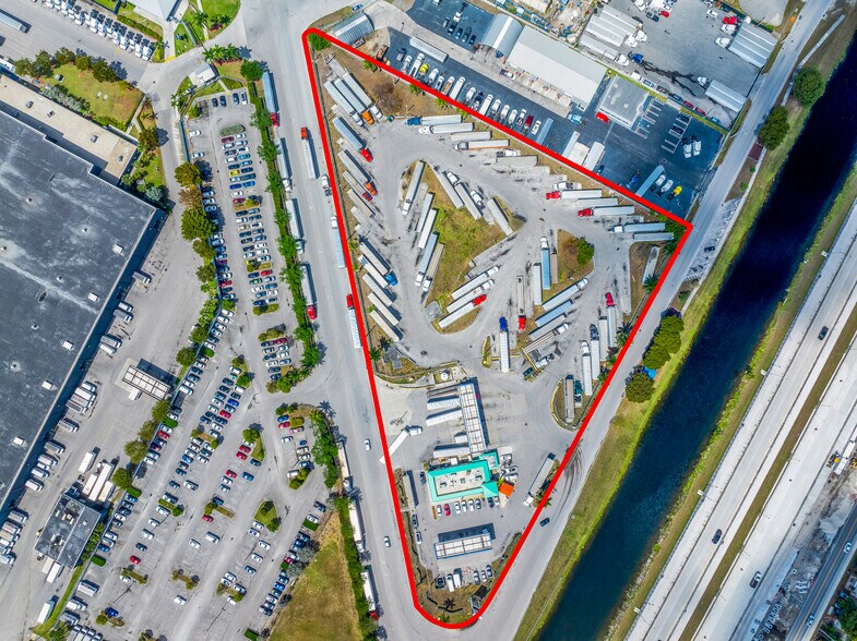 More Photos Of 12200 NW S River Dr, Miami Service Station For Sale