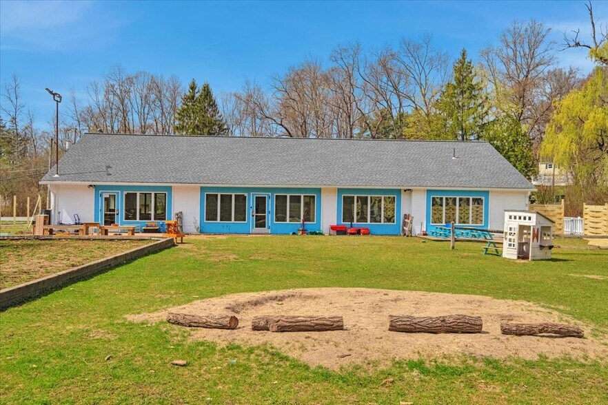 More Photos Of 4 Glenna Dr, Carmel Specialty For Sale