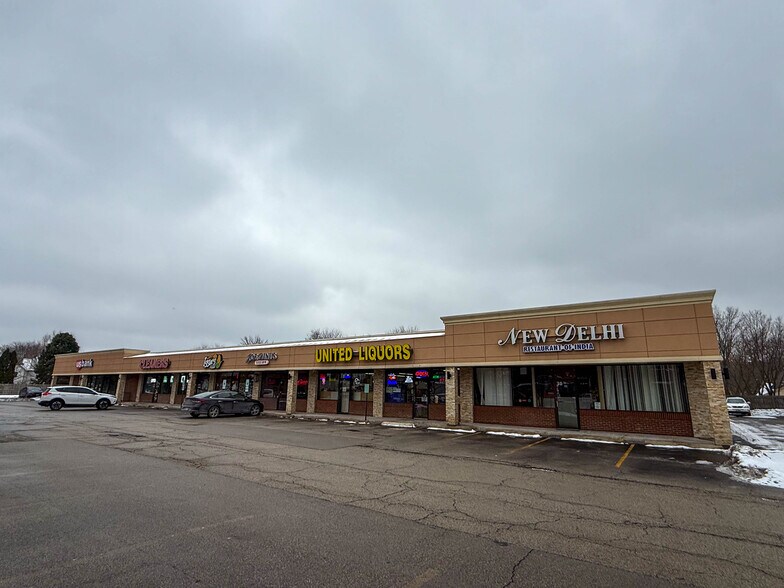 More Photos Of 30-60 S Meacham Rd, Schaumburg General Retail For Lease