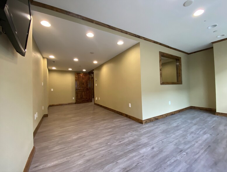 More Photos Of 1933 Dolores Way, Carbondale Industrial For Lease