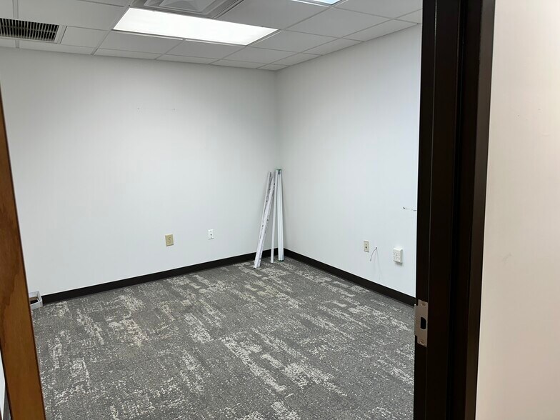 More Photos Of 28-34 Klema Dr W, Reynoldsburg Warehouse For Lease