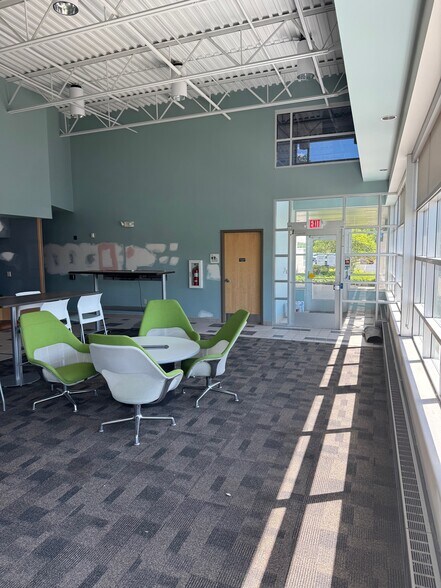 More Photos Of 3350 Broadmoor Ave SE, Grand Rapids Medical For Lease