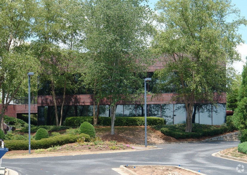 More Photos Of 8800 Roswell Rd, Atlanta Unknown For Lease