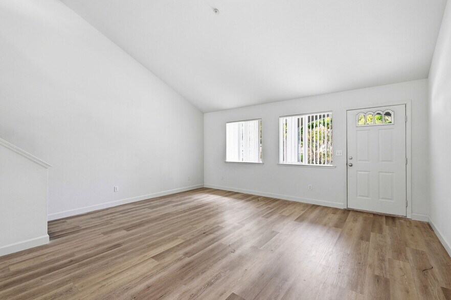 More Photos Of 2220 Chanticleer Ave, Santa Cruz Apartments For Sale