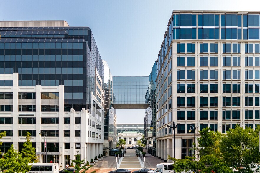 More Photos Of 800 K St NW, Washington Office For Lease