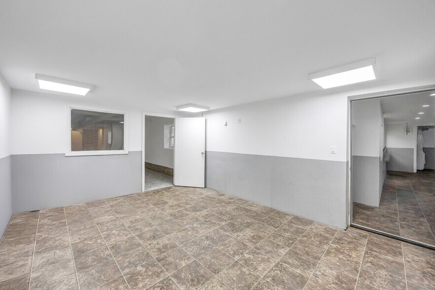 More Photos Of 28 Main St, Hempstead Storefront Retail Residential For Lease