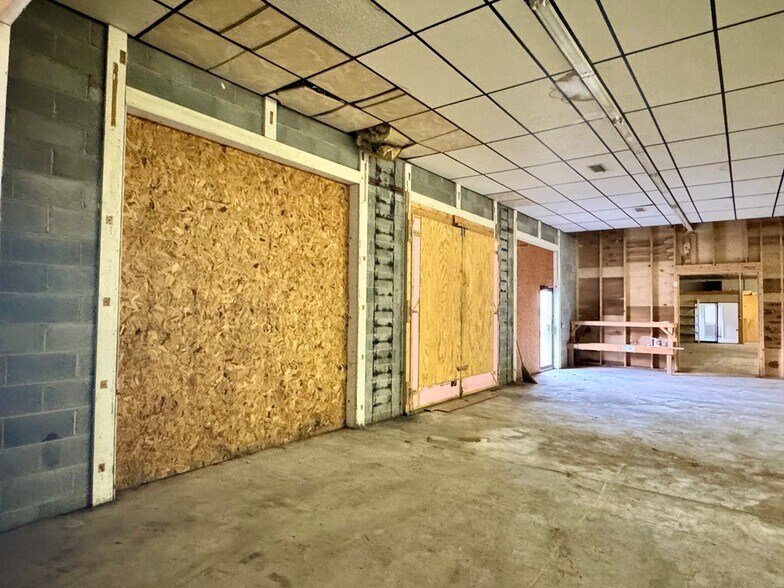 More Photos Of 868 State Route 3 and 12, Hinton Flex For Sale