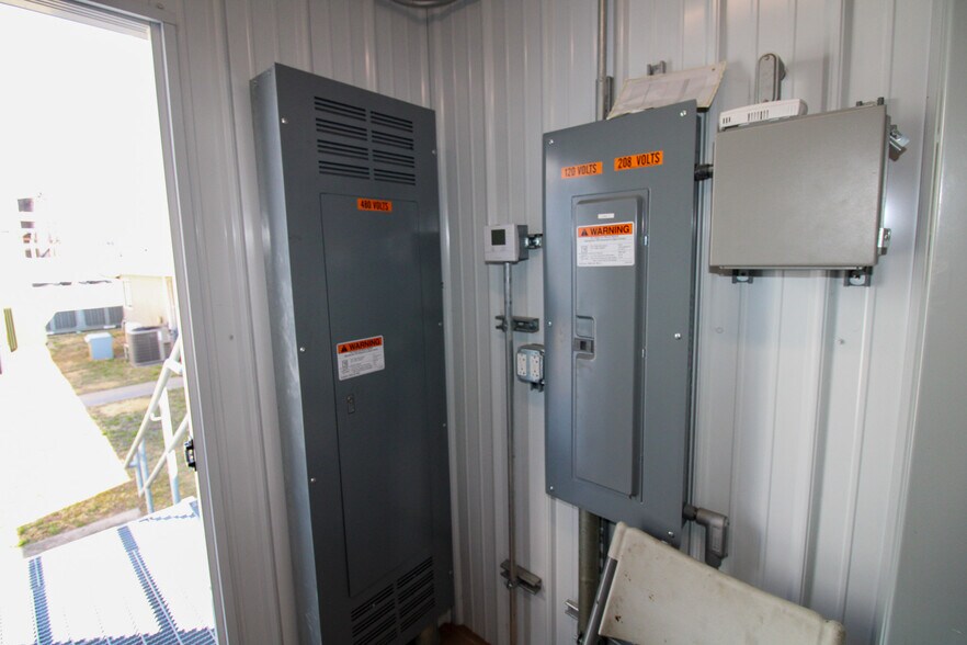 More Photos Of 5640 44th Ave S, Clinton Industrial For Sale