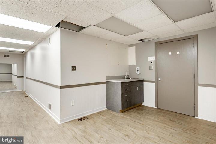 More Photos Of 915 N Hanover St, Elizabethtown Medical For Sale