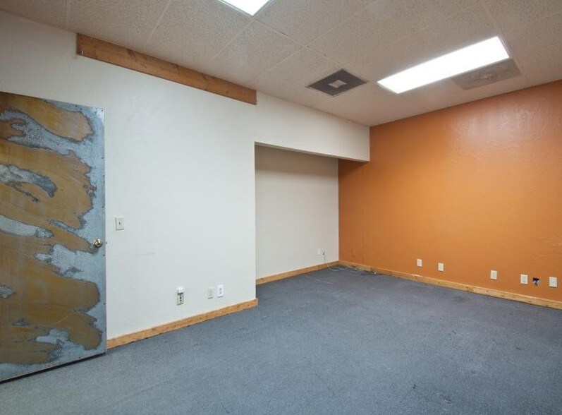 More Photos Of 1821 Sidewinder Dr, Park City Storefront Retail Office For Sale