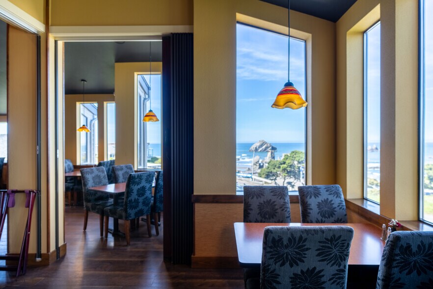 More Photos Of 1695 Beach Loop Drive, Bandon Restaurant For Sale