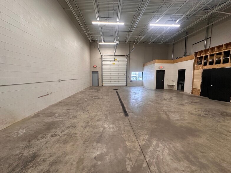 More Photos Of 3408 Busch Dr SW, Grandville Manufacturing For Sale