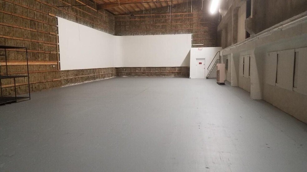 More Photos Of 327 S Fir St, Medford Warehouse For Sale