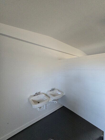 More Photos Of 9273 W 1050 N, Elwood Freestanding For Sale